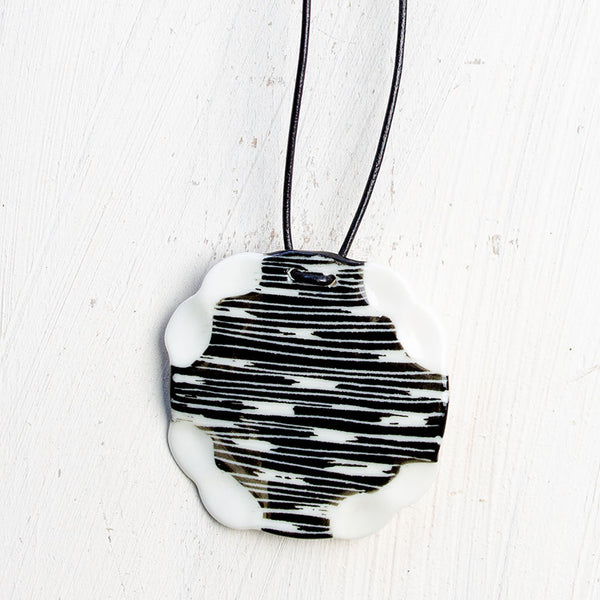 Pendant - Tracks Black