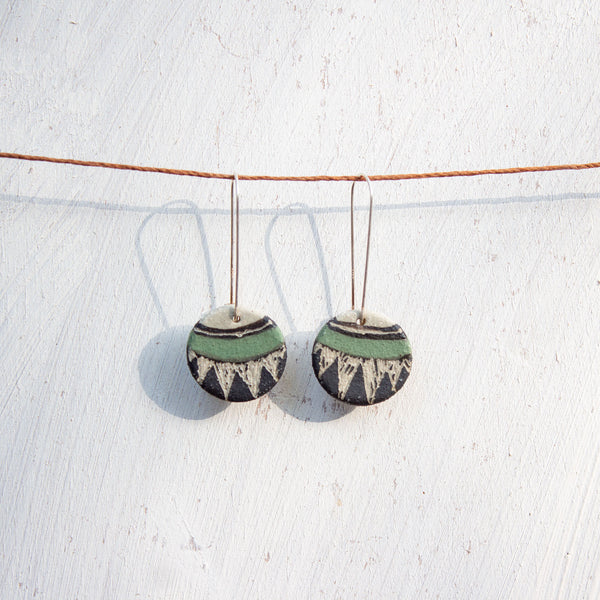 Teeth little disc earrings - Moss
