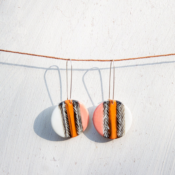 Feather medium disc earrings - Nasturtium
