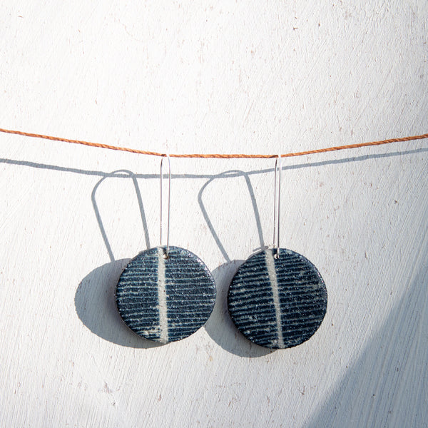 Linear medium disc earrings - Blue Steel