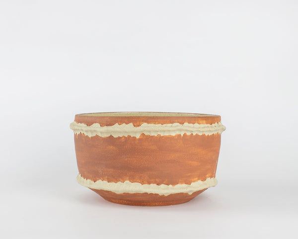 Hang on tight - Bowl with exterior detail