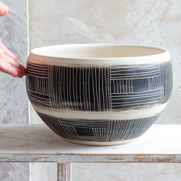 Textured Linear Stripe Lg Bowl // Planter - Black