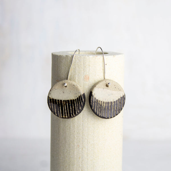 Half Moon little disc earrings - Black