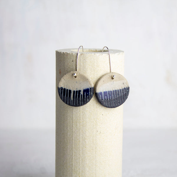 Half Moon little disc earrings - Blue Steel