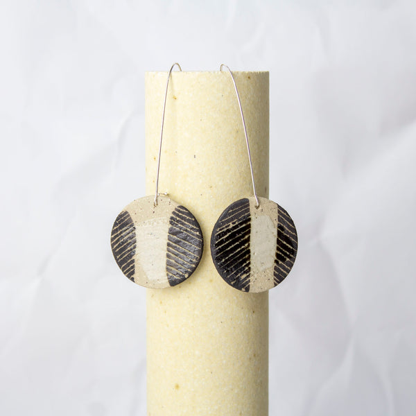 Side Chevron medium disc earrings - Black