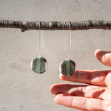 Arrow little disc earrings - Black & Moss